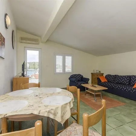 Apartamento Mara - 50m From Sea Rogoznica (Sibenik-Knin)