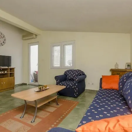Apartamento Mara - 50m From Sea Rogoznica (Sibenik-Knin)